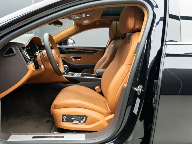 Bentley Flying Spur — Фото автомобиля 11