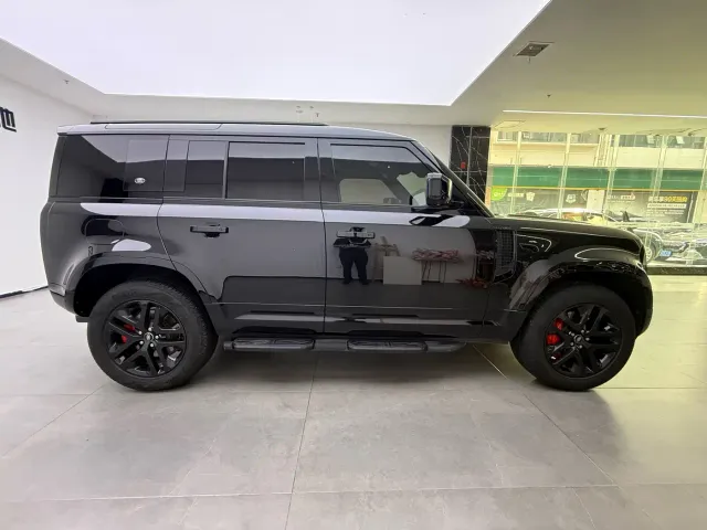 Land Rover Defender — Фото автомобиля 22