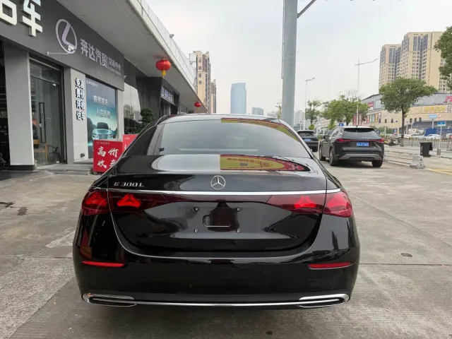 Mercedes-Benz E-Class — Фото автомобиля 14