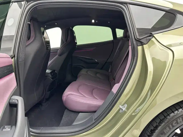 Xiaomi SU7 — Фото автомобиля 20