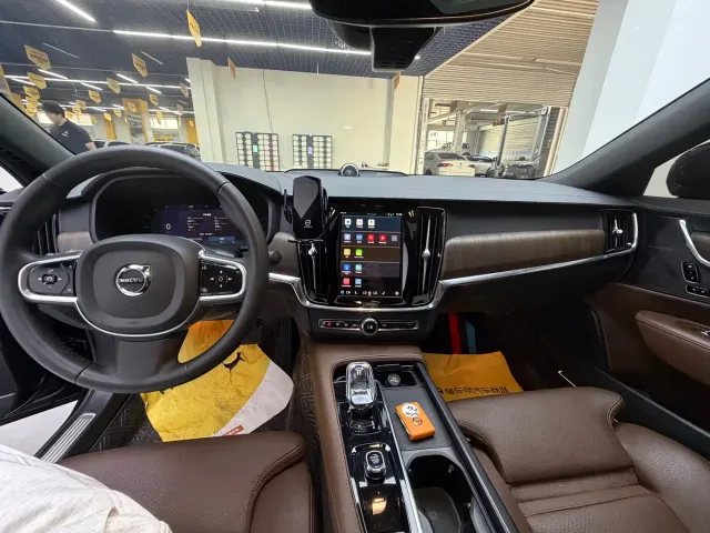 Volvo S90 — Фото автомобиля 9