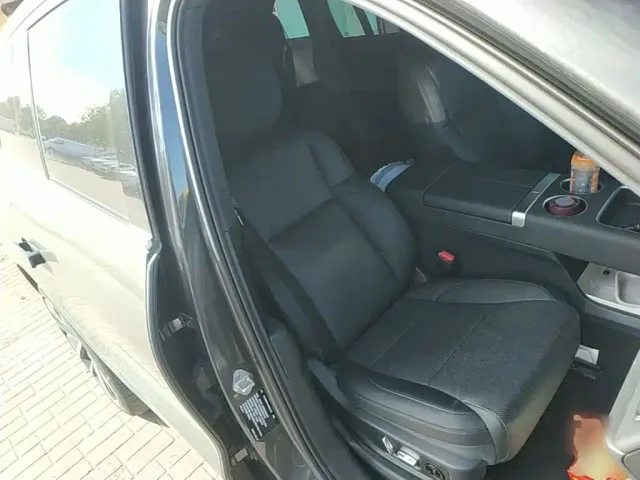 Li Auto L6 — Фото автомобиля 24