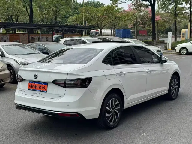 Volkswagen Lavida — Фото автомобиля 4