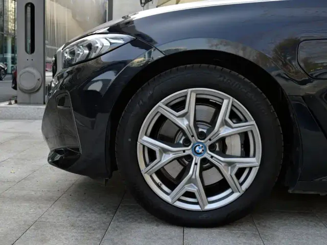 BMW i3 — Фото автомобиля 11