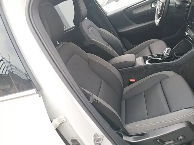 Volvo XC40 — Фото автомобиля 24