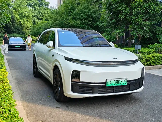 Li Auto L7 — Фото автомобиля 3