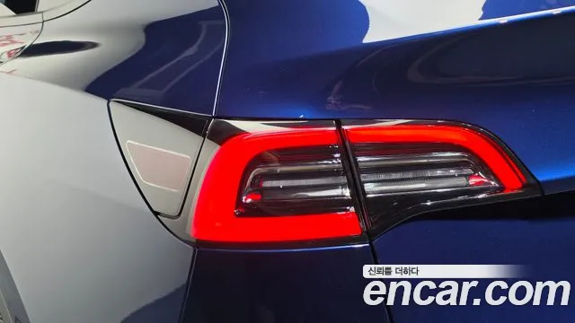 Tesla Model Y — Фото автомобиля 8