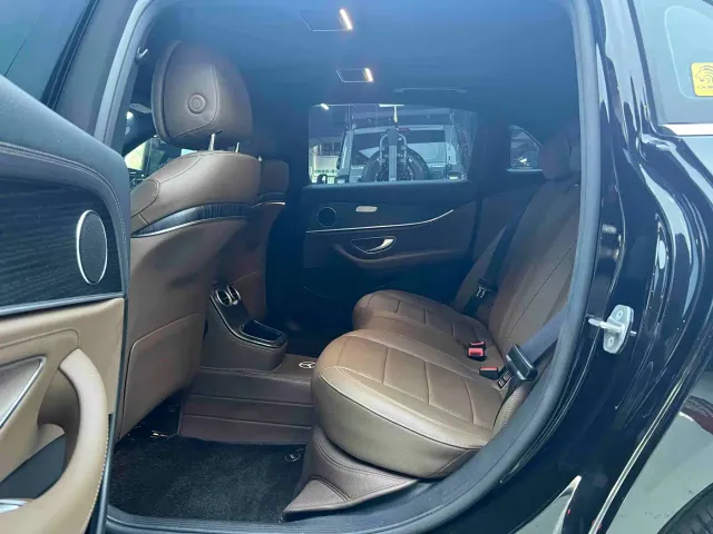 Mercedes-Benz E-Class — Фото автомобиля 7