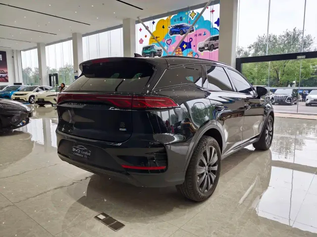 BYD Tang — Фото автомобиля 5