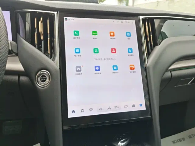 Hongqi HS7 PHEV — Фото автомобиля 12