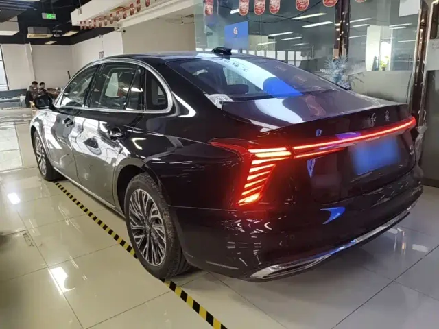 Hongqi H5 — Фото автомобиля 4