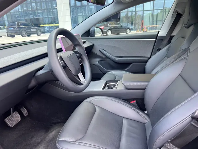 Tesla Model 3 — Фото автомобиля 5