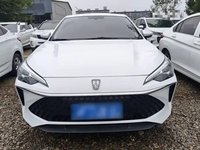 Roewe Roewe i5 2023 1.5L CVT Luxury Edition — Фото автомобиля 2