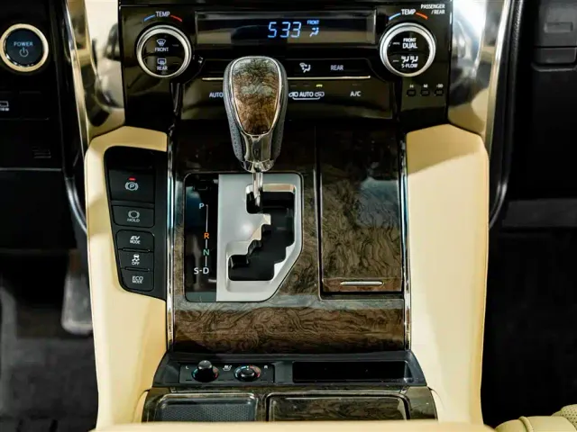 Toyota Alphard — Фото автомобиля 15