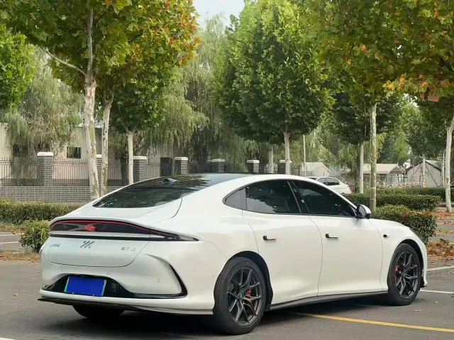 IM Motors L6 — Фото автомобиля 14