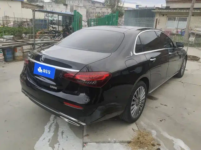 Mercedes-Benz E-Class — Фото автомобиля 3