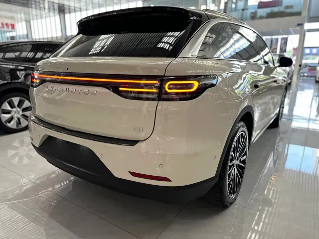 Leapmotor C11 — Фото автомобиля 17
