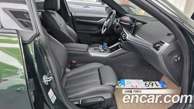 BMW i4 — Фото автомобиля 24