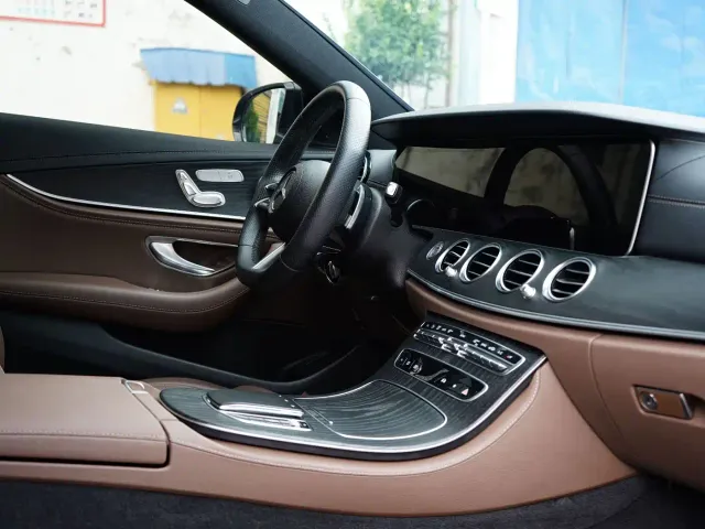 Mercedes-Benz E-Class — Фото автомобиля 15