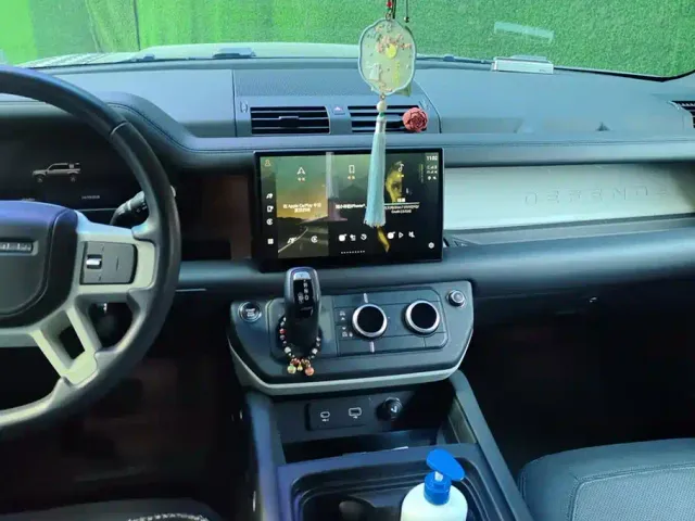 Land Rover Defender — Фото автомобиля 13