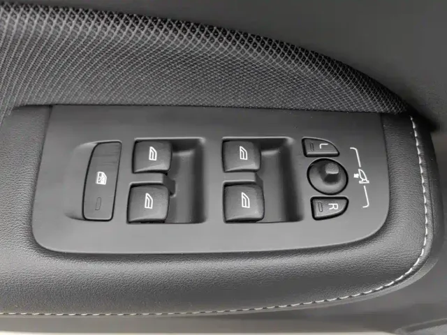 Volvo Volvo S60 2025 B5 Elegance Sport Edition — Фото автомобиля 9