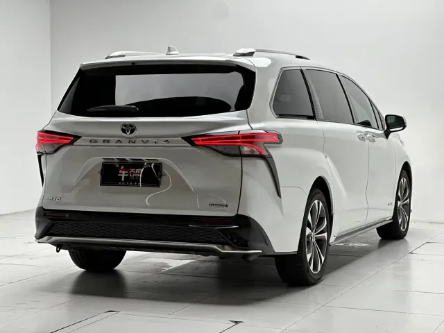 Toyota Granvia — Фото автомобиля 4