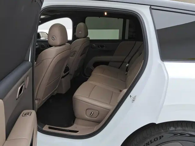 Li Auto i6 — Фото автомобиля 11