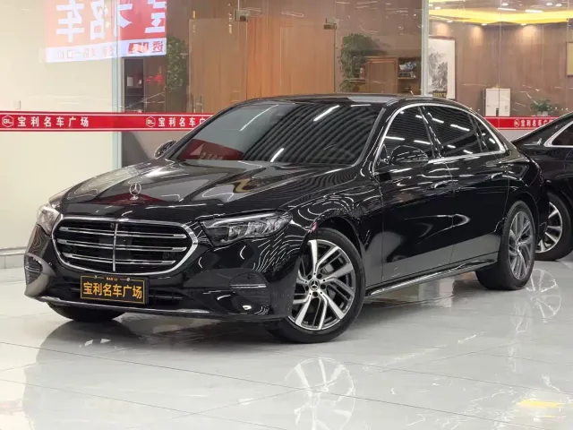 Mercedes-Benz E-Class — Фото автомобиля 2