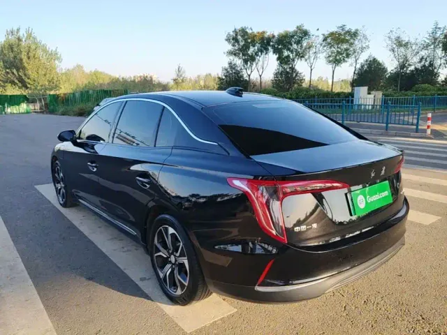 Hongqi E-QM5 — Фото автомобиля 4