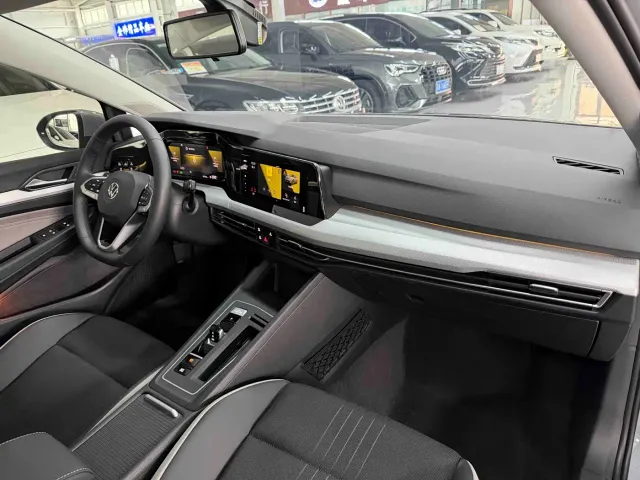 Volkswagen Golf — Фото автомобиля 18