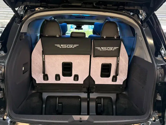 Toyota Sienna — Фото автомобиля 17