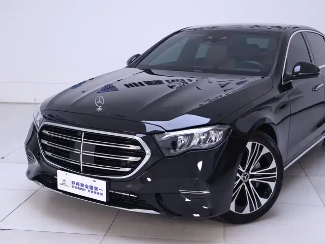Mercedes-Benz E-Class — Фото автомобиля 3
