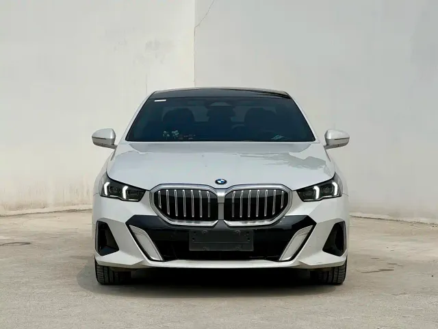 BMW BMW 5 Series 2024 525Li M Sport Package — Фото автомобиля 2