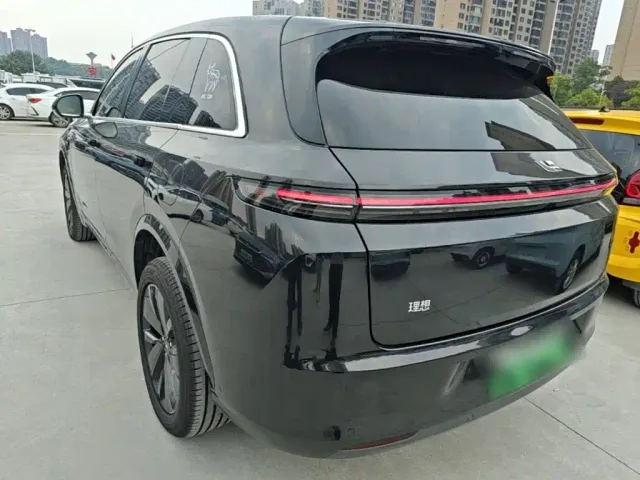 Li Auto L7 — Фото автомобиля 4