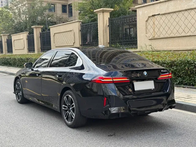 BMW 5 Series — Фото автомобиля 7