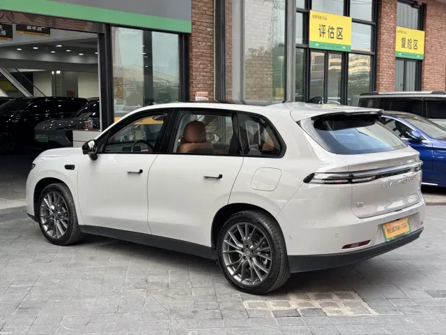 Leapmotor C10 — Фото автомобиля 6