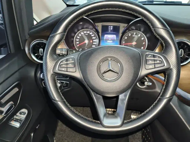 Mercedes-Benz V-Class — Фото автомобиля 10
