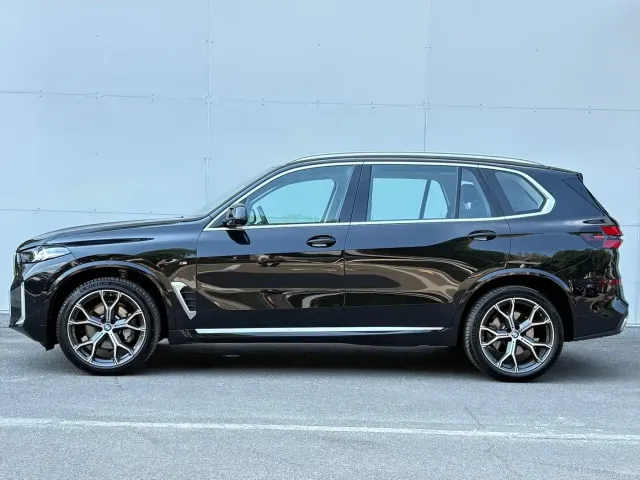 BMW BMW X5 2023 xDrive 30Li Premium M Sport Package — Фото автомобиля 3