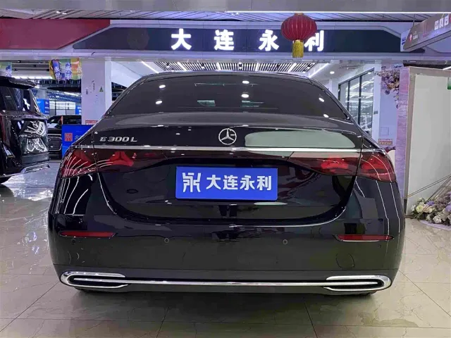 Mercedes-Benz E-Class — Фото автомобиля 16