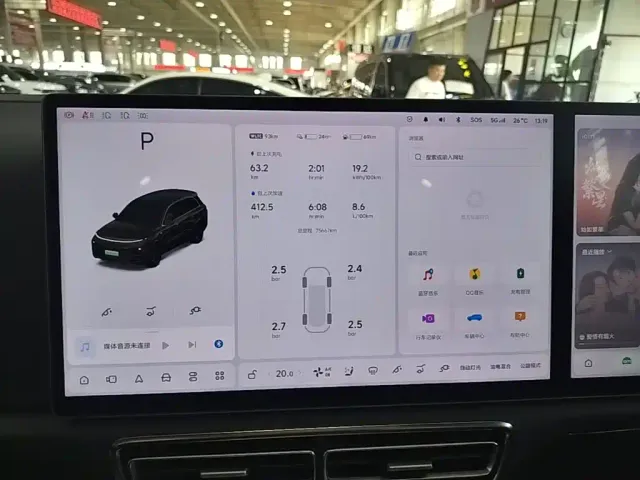 Li Auto L8 — Фото автомобиля 11