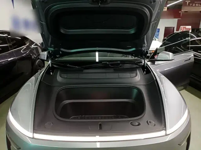 Tesla Model Y — Фото автомобиля 19