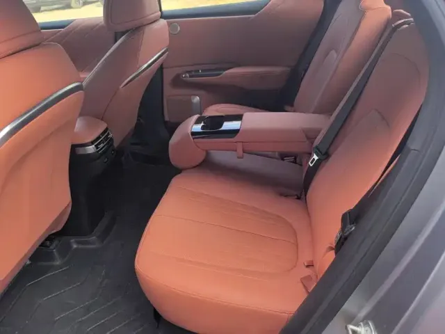 Changan Qiyuan E07 — Фото автомобиля 11
