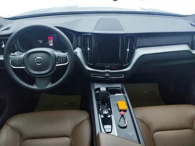 Volvo XC60 — Фото автомобиля 12