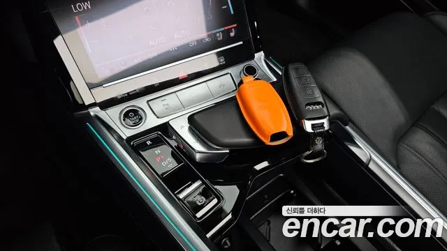 Audi e-tron — Фото автомобиля 9