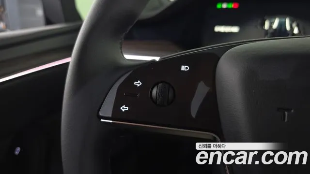 Tesla Model X — Фото автомобиля 18