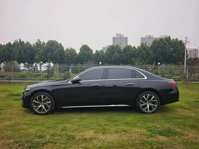 Mercedes-Benz E-Class — Фото автомобиля 8