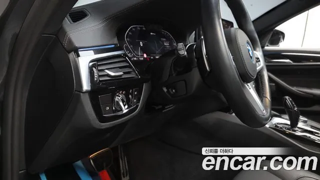 BMW 5 Series G30 — Фото автомобиля 30