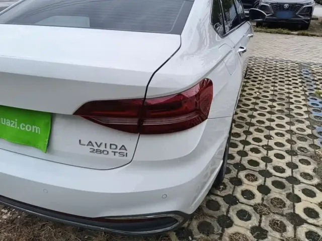 Volkswagen Lavida — Фото автомобиля 7