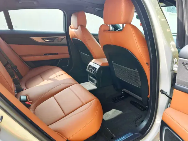 Jaguar XEL — Фото автомобиля 23