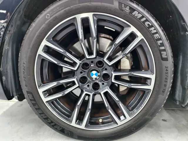 BMW 5 Series — Фото автомобиля 4